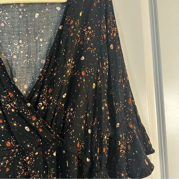 Torrid Plus Size 4 Wrap Tunic Top Black Celestial Stars Moons Skulls 3/4 Sleeve - Picture 4 of 11